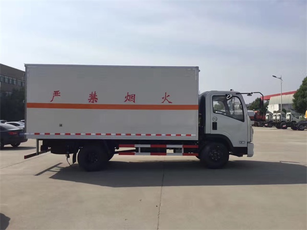 東風(fēng)錫柴5米2易燃氣體廂式運輸車